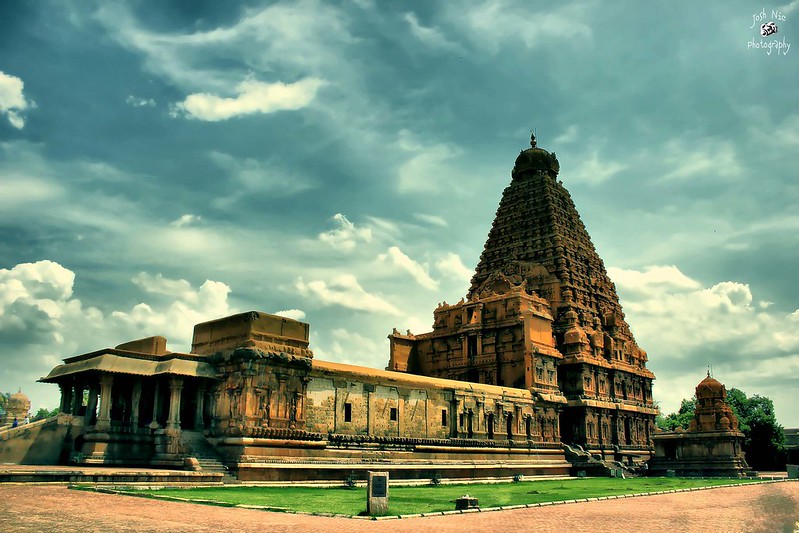 Thanjavur temple: Vandhiyathevan - Son of Cauvery - Book 1 Recap | img src - https://www.flickr.com/photos/princegladson/7837924508/